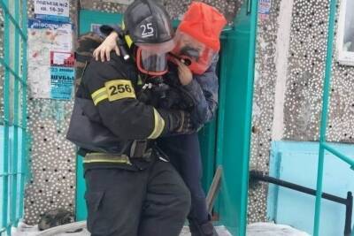 10 человек, четверо из которых дети, эвакуированы из горящего дома в Новомосковске