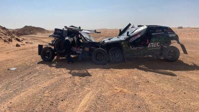 Депутат заксобрания и гонщик Сергей Карякин попал в аварию на ралли Дакар и продолжить гонку не сможет