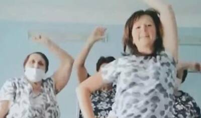 Не надо печалиться: оренбургские бабушки отметили выздоровление танцами с блогером