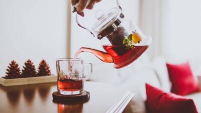 Диетолог Липницкая рекомендовала отказаться от употребления черного чая