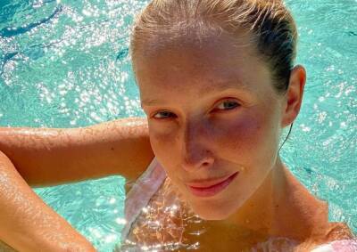 Осадчая в купальнике показала, как развлекается вдалеке от Украины: "Всё же ты..."