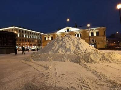 Центр Петербурга утонул в метровых сугробах даже после вывоза 1,9 млн кубов снега – фото