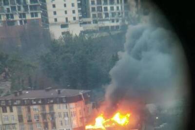Сочинские пожарные потушили сразу два жилых дома