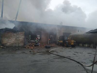 На Черниговщине прогремел взрыв на территории мебельной фабрики: горит 200 кв. м площади