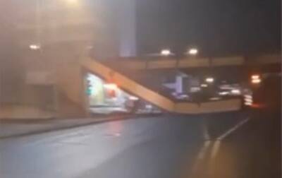 В центре Минска обрушился пешеходный мост - Русская семерка