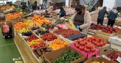 "Бабушки на базарах" продают овощей и фруктов на 35 млрд грн в год, — эксперты