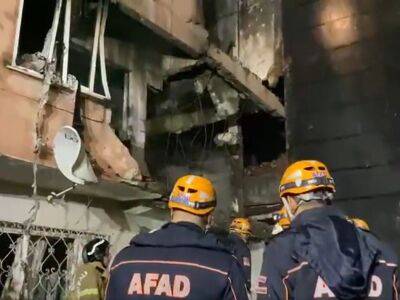 В Стамбуле в результате взрыва и пожара в зданиях погибли три человека