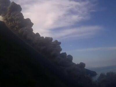 В Италии проснулся вулкан на острове Стромболи - unn.com.ua - Украина - Киев - Италия - Twitter