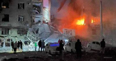 Россияне ночью обстреляли Запорожье: Разрушен многоэтажный жилой дом