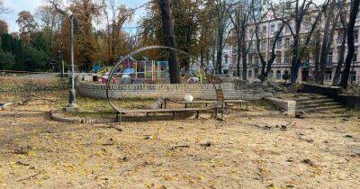 Россияне попали ракетами по детской площадке и музею Ханенко в Киеве (ФОТО)