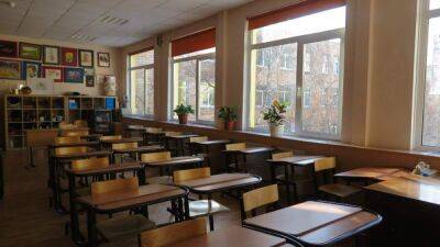В школах Ровно, Тернополя, Волыни и Буковины отменили обучение