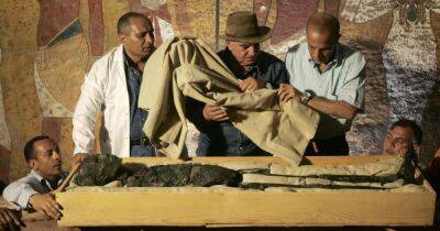 Египтологи выяснили, что при захоронении с телом Тутанхамона обращались крайне небрежно