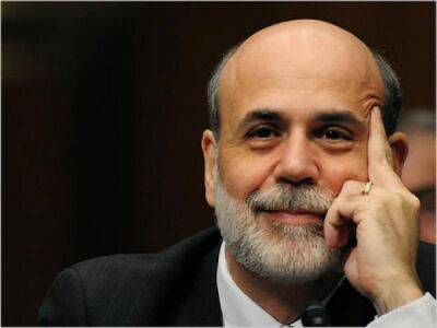 Нобелевскую премию по экономике вручили за исследование финансовых кризисов. Среди лауреатов — бывший глава ФРС США Бен Бернанке