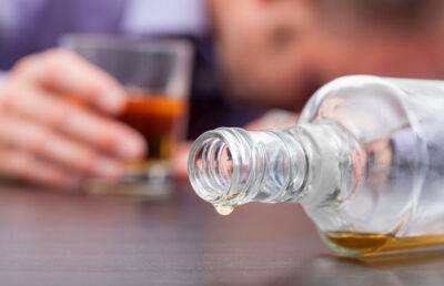 Три человека скончались от отравления алкоголем в Ташкенте