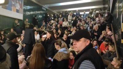 "Побеждают и знают об этом": Зеленская показала, как киевляне пели в подземке во время взрывов