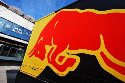 FIA не наказала Red Bull и Aston Martin, интрига сохраняется