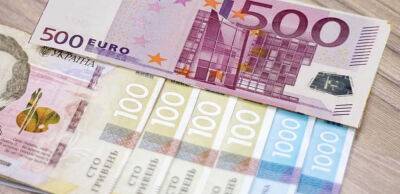 Українцям у Литві дозволили обмінювати готівкову гривню на євро