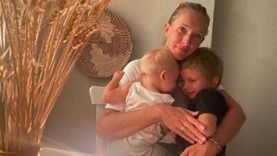 Катя Осадчая показала, как провела вечер без света после массированной атаки: фото с сыновьями