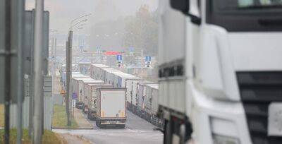 ГПК: польские пограничники пропускают по одной белорусской фуре в час