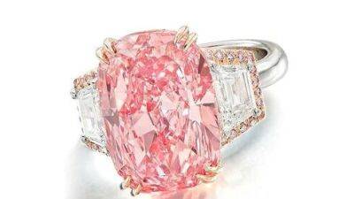 Уникальный розовый бриллиант продан за 50 миллионов долларов: фото, видео