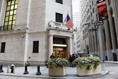 Американские фондовые индексы снижаются пятый день подряд в ожидании статистики и заседания ФРС