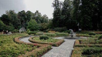 Парк "Сокольники" приглашает посетить Большой и Малый розарии