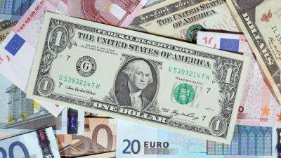 Доллар продолжает дорожать: курс в обменниках и банках