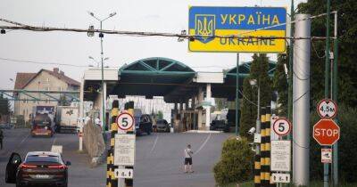 Ракетные удары РФ: пограничники рассказали, сколько людей выехало из Украины