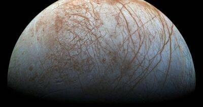 Странное "поведение" озер на Европе: обнаружена необычная активность на спутнике Юпитера
