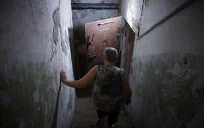У Києві зрізатимуть замки з зачинених укриттів під час тривоги
