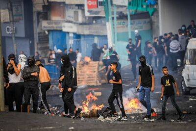Насилие в Иерусалиме и на территориях: поджоги и камни по машинам