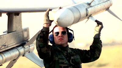 Лондон передаст Киеву ракеты средней дальности AIM-120 AMRAAM для NASAMS