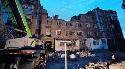 Атака на Николаев: из-под завалов пятиэтажки спасли ребенка