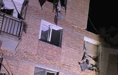 Окупанти обстріляли Миколаїв: влучання у житлову 5-поверхівку, рятувальники розбирають завали