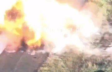 Видеофакт: Российский МТЛБ взрывается на противотанковой мине, которую было заметно издалека