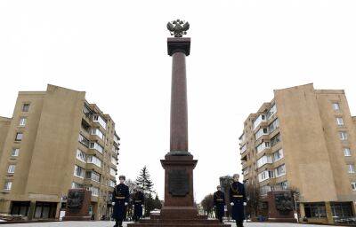 В Твери через суд заставили подрядчика переделывать дефекты на площади у стелы «Город Воинской Славы»