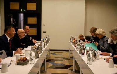 Резніков обговорив з міністром оборони Німеччини посилення ППО цивільних об'єктів