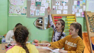 Сколько детей-беженцев из Украины учится в школах Польши и дистанционно – в украинских
