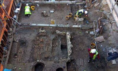 В Англії під занедбаним універмагом знайдено поховання 240 осіб