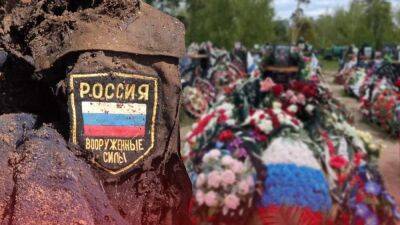 Хоронят сотнями: на кладбище Севастополя закопали более 30 тысяч российских военных