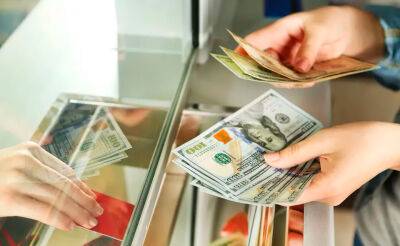 В банках Узбекистана введены ограничения на покупку и выдачу наличной валюты