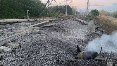 Снова прилеты по себе: в Белгороде ракеты россиян упали на электролинии в районе железной дороги