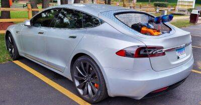 Уникальная Tesla с бензиновым мотором проехала почти 3000 км без подзарядки (видео)