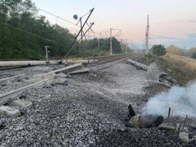 В Белгородской области остановили движение поездов из-за падения обломков ракет на железную дорогу