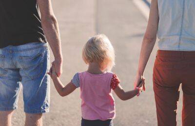 Насколько важно для девочки воспитание отца? Ответил психолог