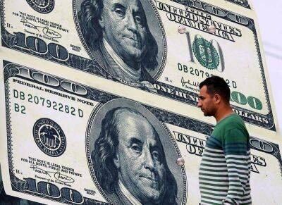 Средневзвешенный курс доллара США к российскому рублю со сроком расчетов "завтра" по состоянию на 15:30 мск 14 октября составил 63,0558 руб.