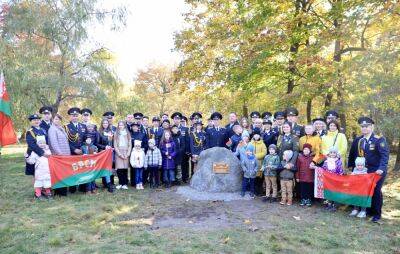 Участники республиканского конкурса "Семья! Служим вместе!" высадили именную аллею в Коложском парке Гродно