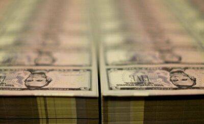 Средний курс доллара США со сроком расчетов "завтра" по итогам торгов составил 62,8754 руб.