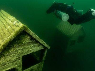 Дайверы показали снимки подводной деревни в одном из "самых чистых озер Германии"