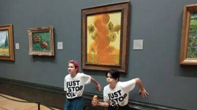 Ван Гог - Экоактивисты залили томатным супом картину «Подсолнухи» Ван Гога в Лондонской галерее - obzor.lt - Англия - Лондон